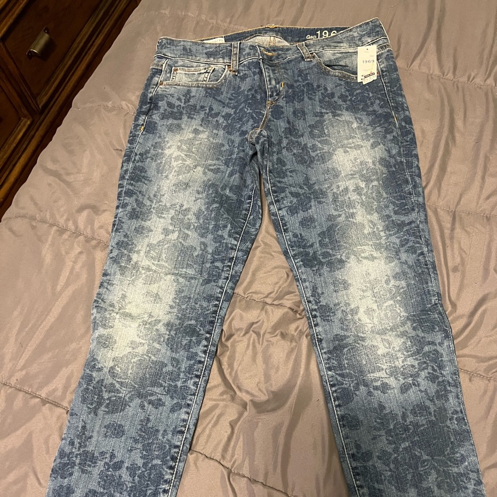 Gaap NWT floral jeans size 30 capris